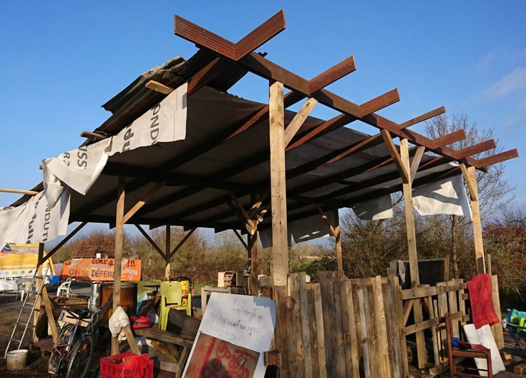 Cabane en cours de construction